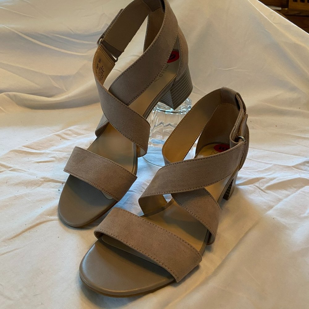 Naturalizer sandals suede nude cross straps